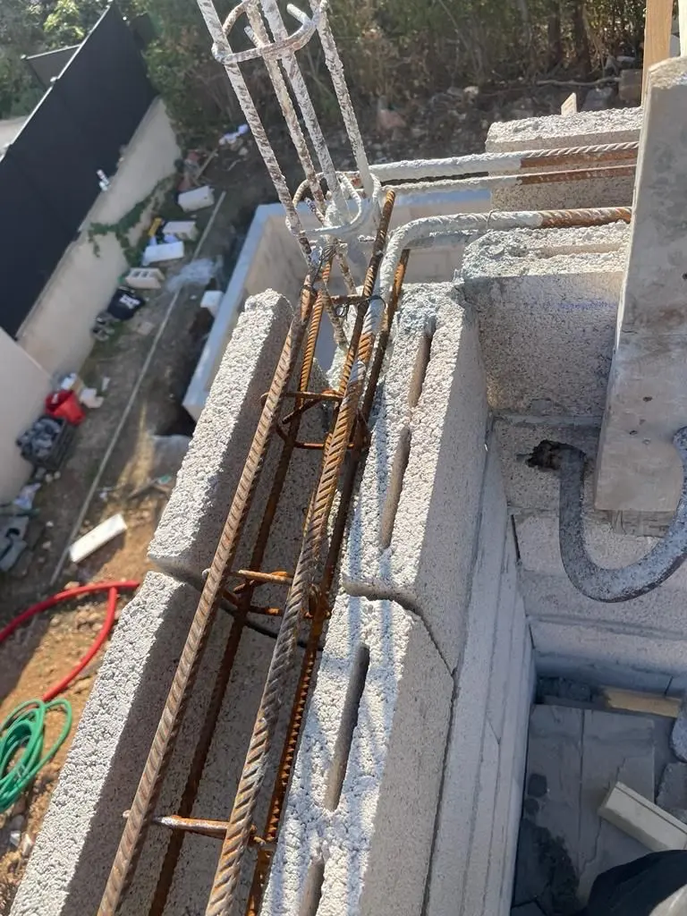 Armatures du chaînage en tête de mur, vue en plongée
